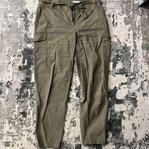 Stunning army green linen/canvas pants with flattering high waist tie!